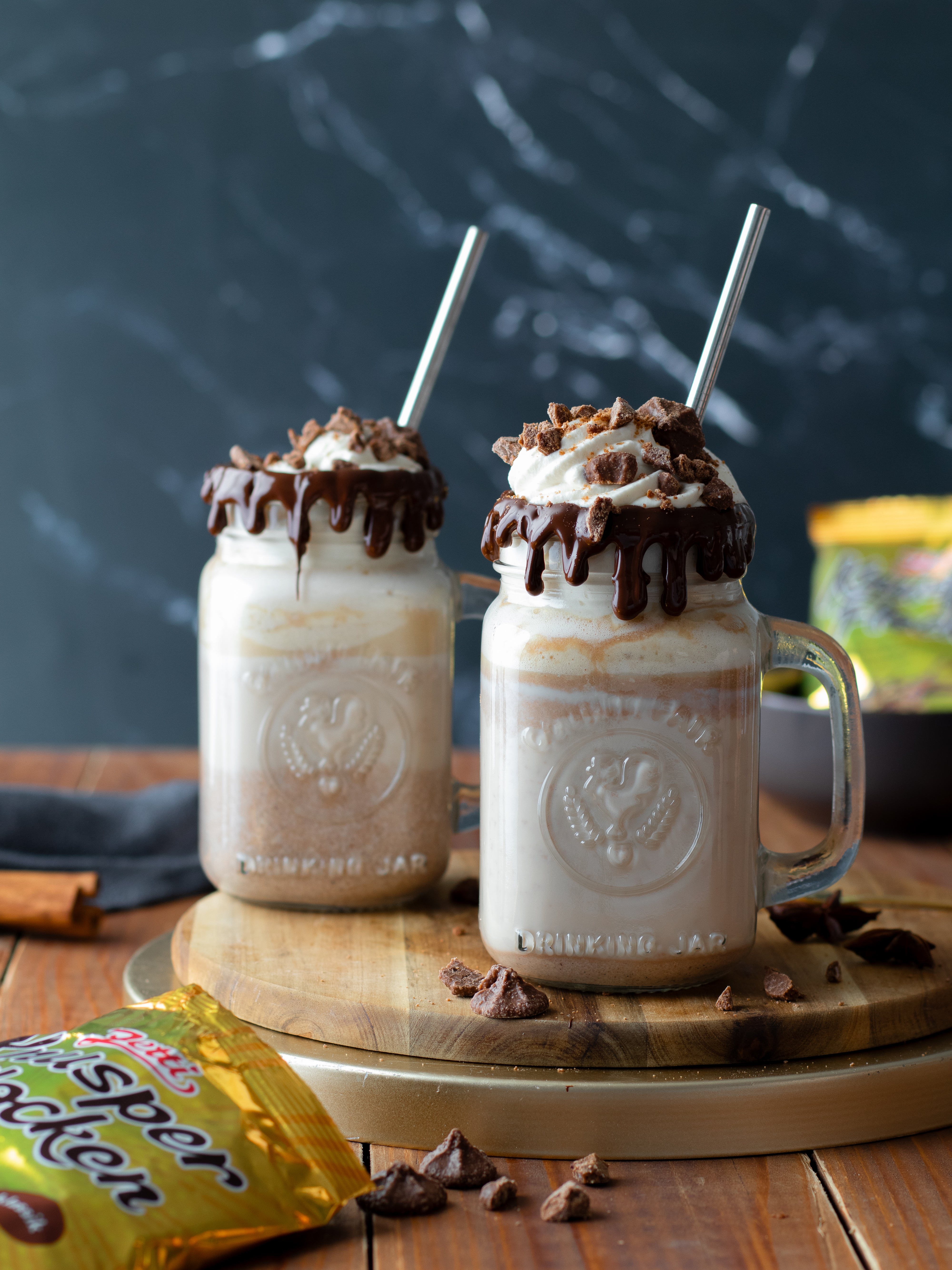 CHAI LATTE MIT KNUSPERFLOCKEN