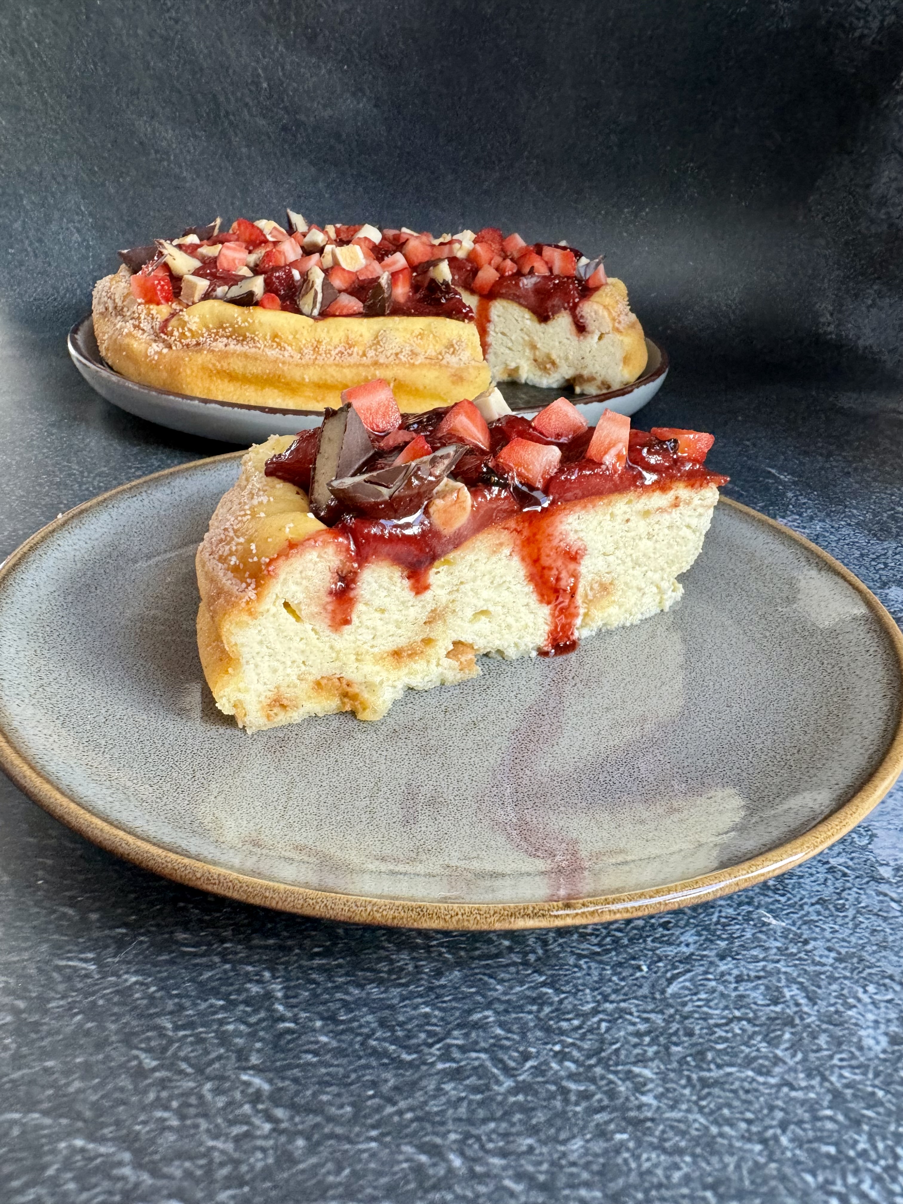 KÄSEKUCHEN MIT GEGRILLTEN ERDBEEREN
