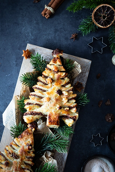 Blätterteig Tannenbaum mit Knusperflocken